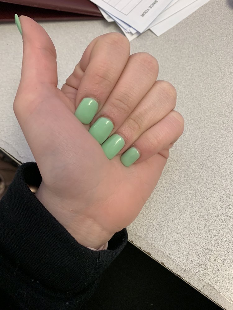 Nail salon atmosphere at Fashion Nails NH